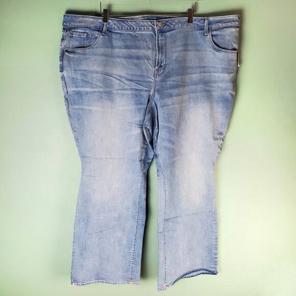 Old Navy Womens Light Wash Midrise Kicker Bootcut Jeans Size 28 Plus Short - Picture 1 of 6